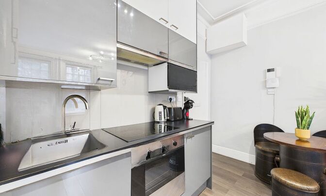 Cathedral Mansions, Vauxhall Bridge Road