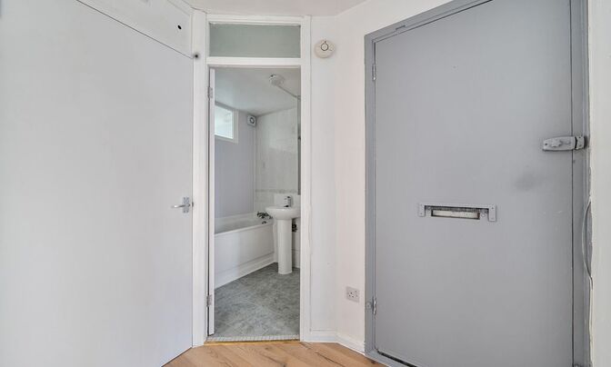 Sunninghill Court, Bollo Bridge Road