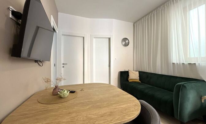 Three-room apartment, Center