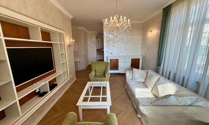 Three-room apartment in the center