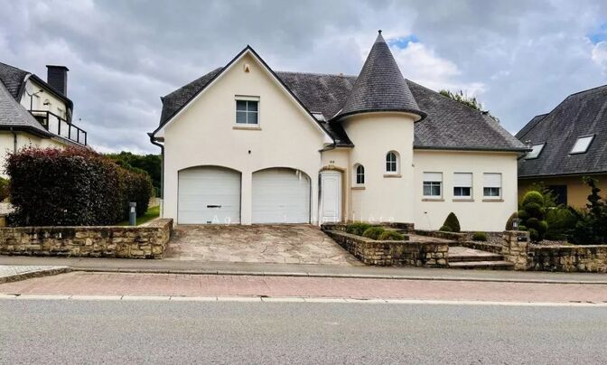 Detached house 5 bedrooms for sale in Leudelange