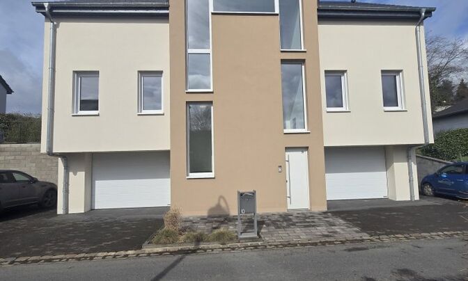 House 6 bedrooms for sale in Harlange