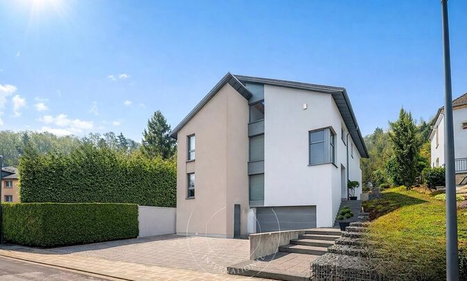 Detached house 4 bedrooms for sale in Lamadelaine