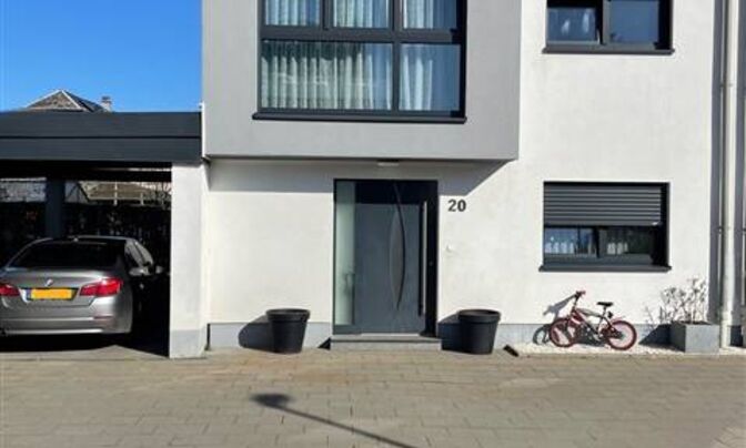 House 5 bedrooms for sale in Perle