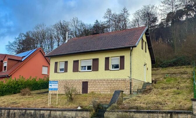 House 3 bedrooms for sale in Lintgen