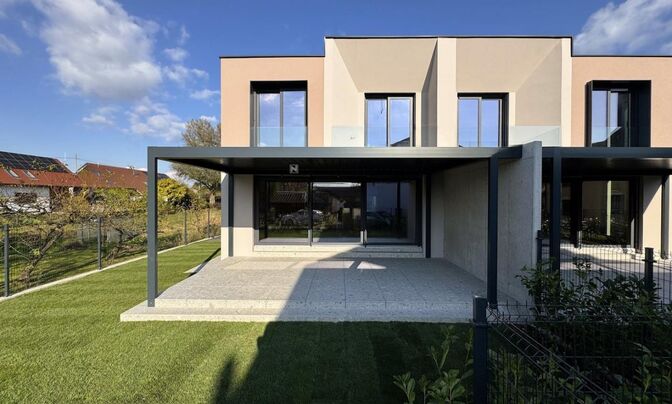 Двухэтажный дом в Новом Руднике