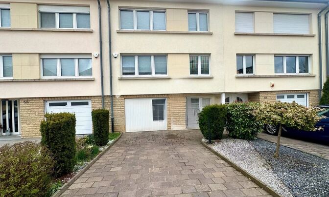 Semi-detached house 5 bedrooms for sale in Mamer