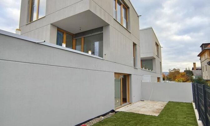 House with a terrace Shentvid