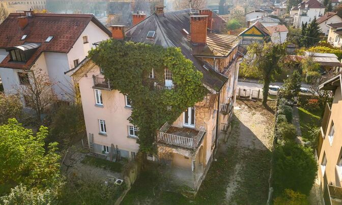 House, Ljubljana, Center