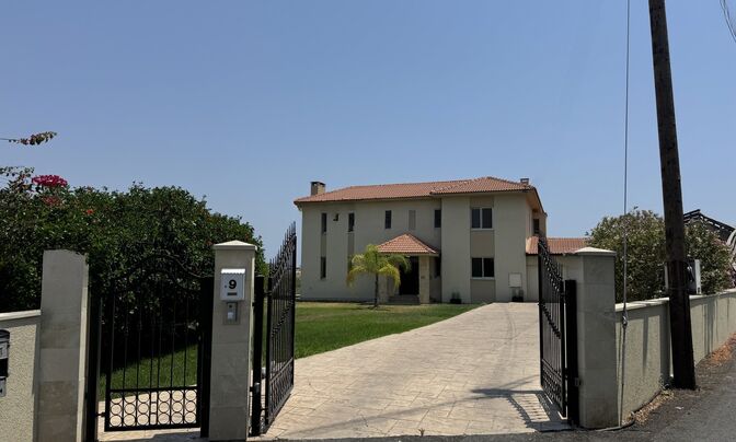 4 Bedroom Villa For Sale in Parekklisia, Limassol