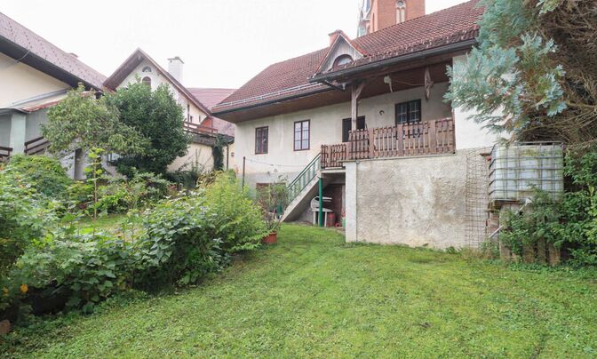 Дом в Шмартно при Литии