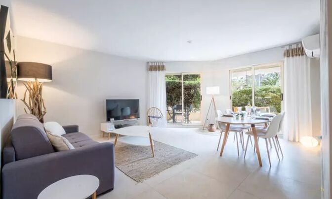Property Type: Villa
Location: Malibu, California