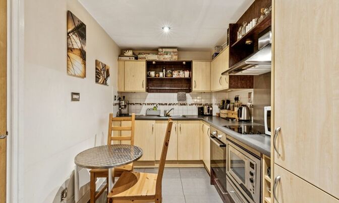 Dolphin House, Smugglers Way