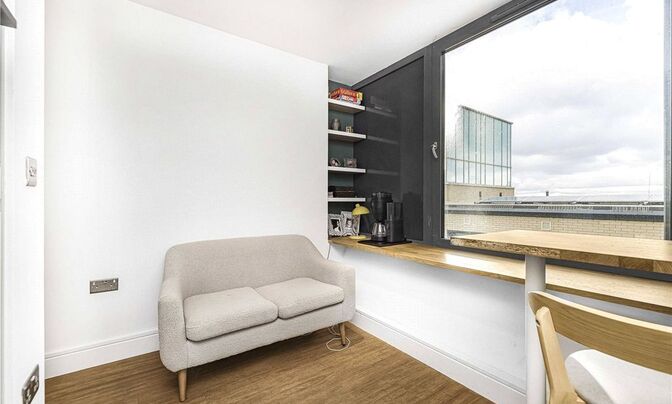 Red Lion Square, Wandsworth High Street