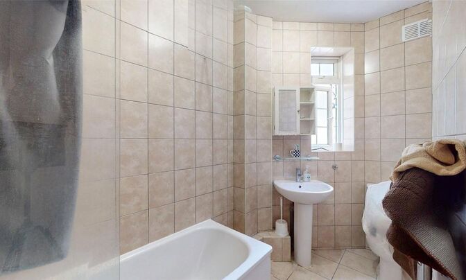 Cambridge Court, Sussex Gardens