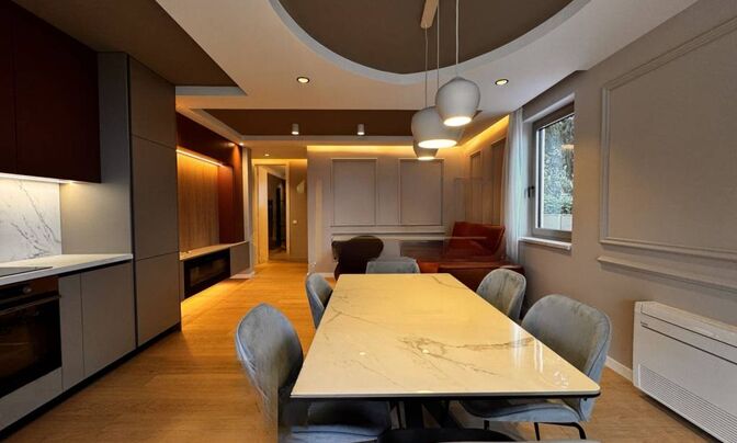 Three-room apartment in the center