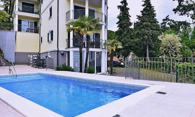 Two-room apartment in the center