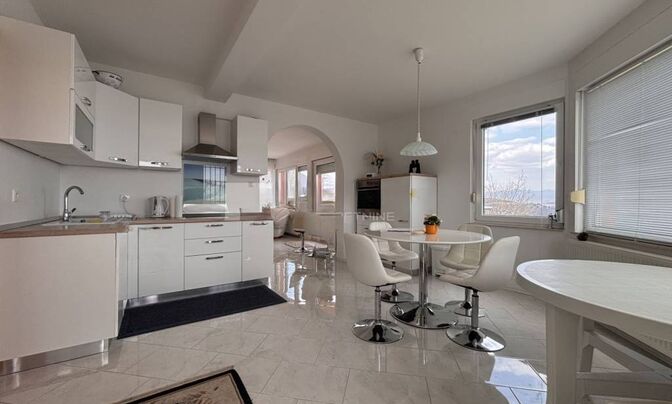 Four-room apartment West Opatija