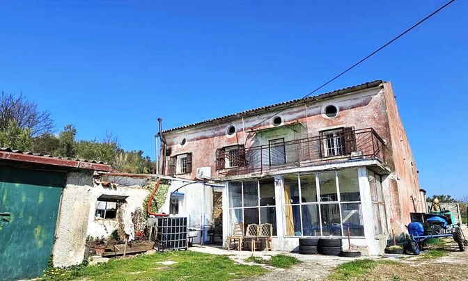 Дом, Изола, Ножед