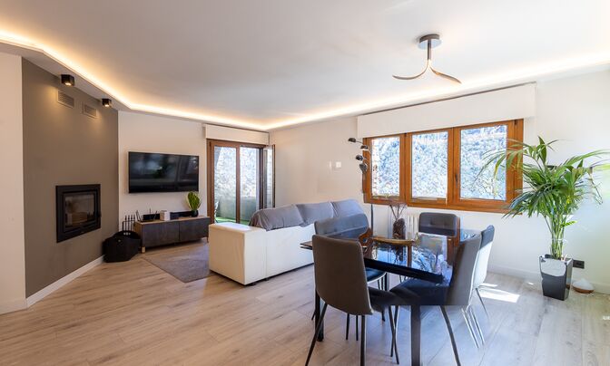 Apartment for sale in Santa Coloma, 3 bedrooms