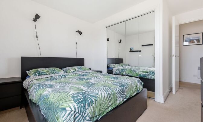 Dryden Building, Commercial Road