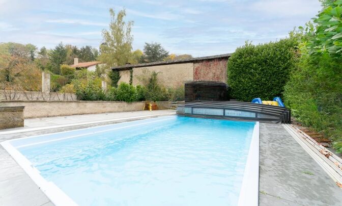 House 7 bedrooms for sale in Senningen