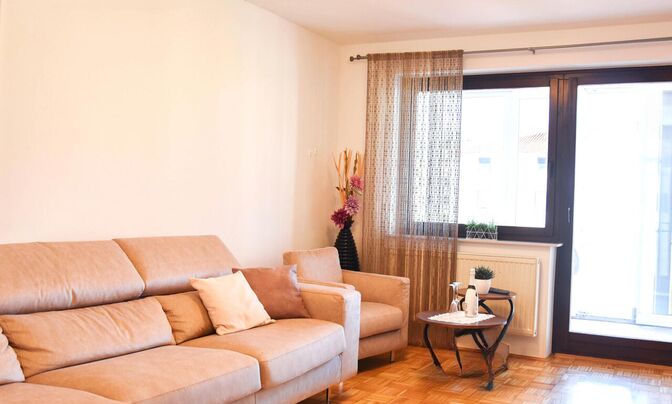 Three-room apartment of Lucius.