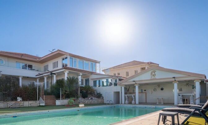 6 Bedroom Villa for Sale in Germasogeia, Limassol
