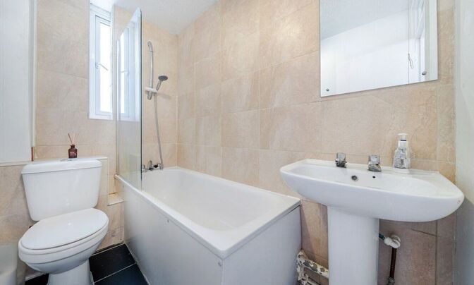 Woolstaplers Way, Surrey Quays