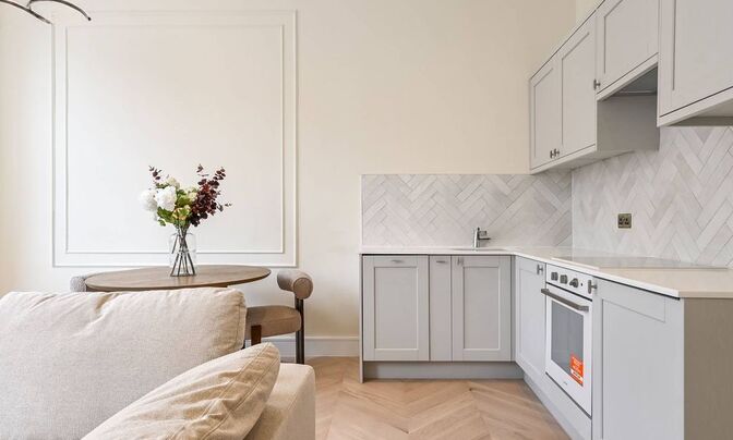 Eversholt Street, Mornington Crescent