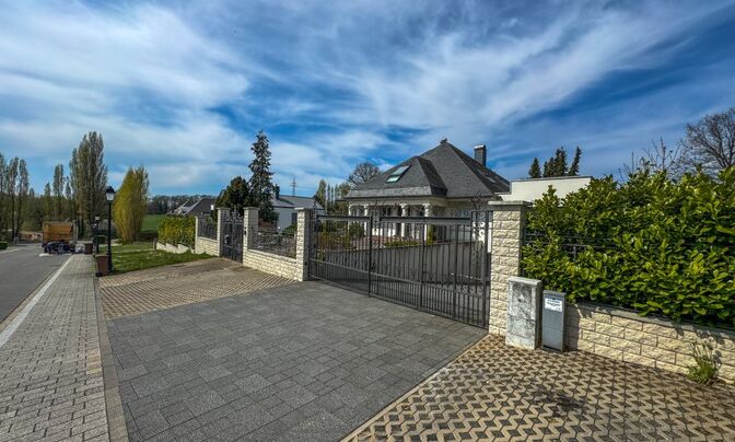 House 8 bedrooms for sale in Hesperange