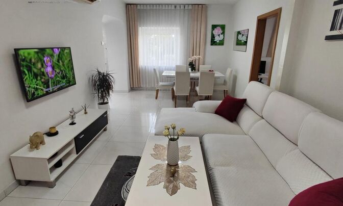 A three-room apartment on Pobeška Street in Bertochy