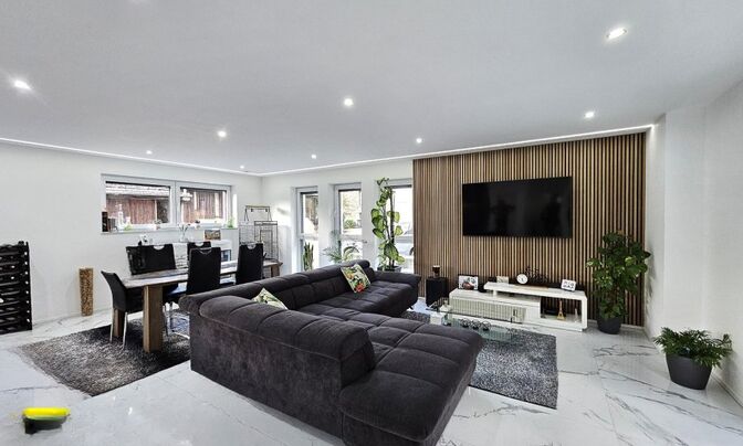 House 5 bedrooms for sale in Michelau