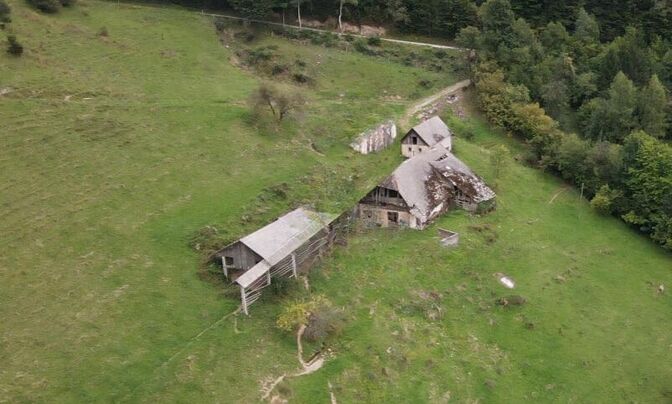 Shpitalich Estate in Hilly Settlement