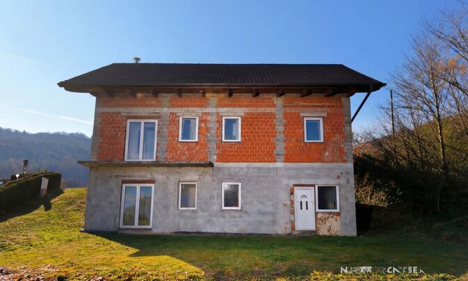 House, Dolgo Brdo