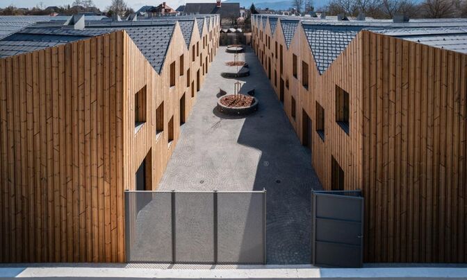 Дом с террасой на озере