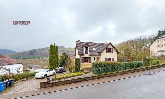 Detached house 4 bedrooms for sale in Lipperscheid